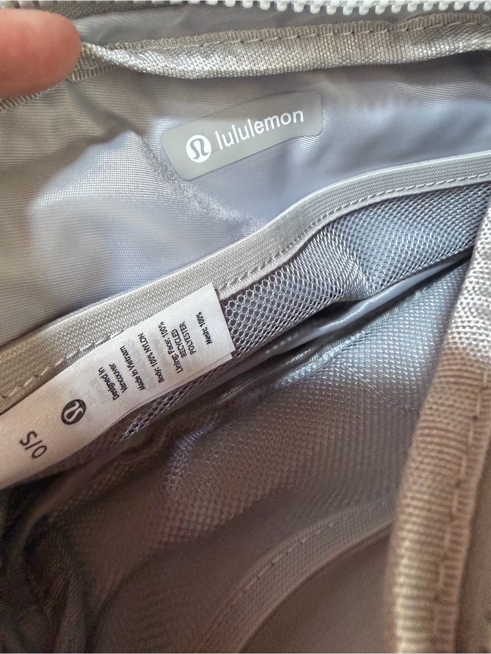 Lululemon everywhere belt Bag new - Picture 5 of 6
